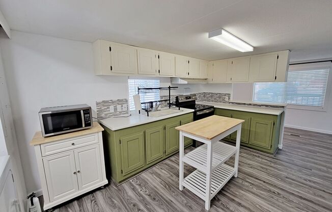 3 Bedroom 2 Bath in Munds Park with AC!