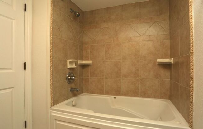 1 bed, 1 bath, 714 sqft, $1,099, Unit 42