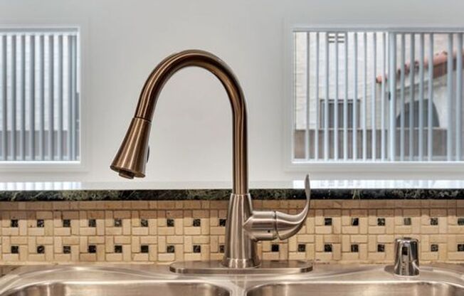 Holt Luxury Investments LLC