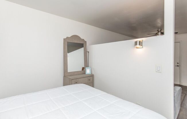 Studio, 1 bath, 450 sqft, $1,135, Unit J208