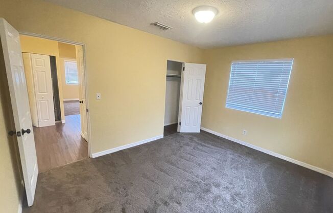 2 beds, 1 bath, 950 sqft, $1,195, Unit Unit 3