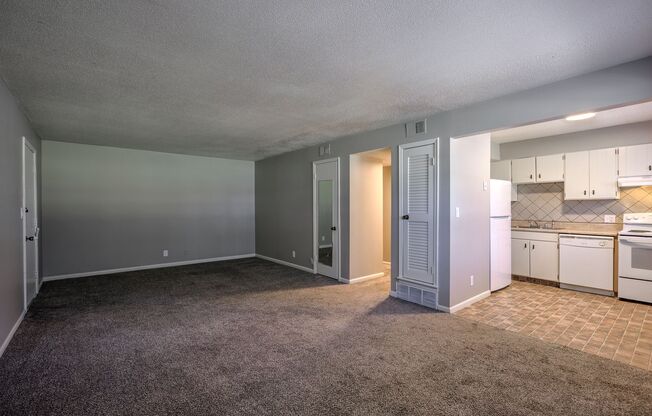 2 beds, 1 bath, 800 sqft, $995, Unit 8