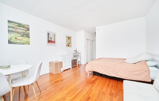 Studio, 1 bath, $2,500, Unit 4D