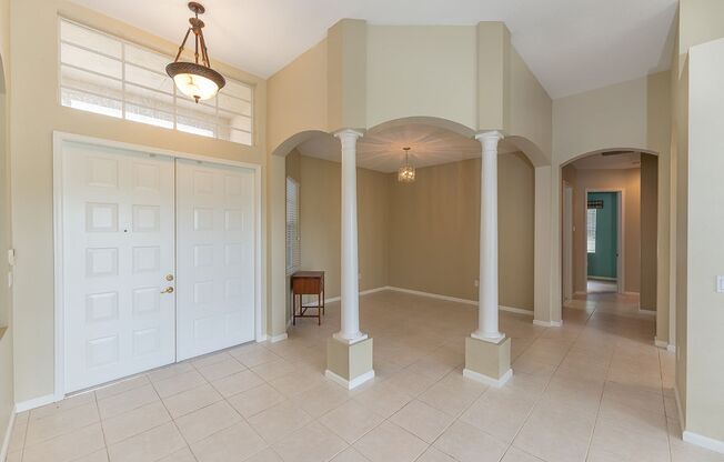 Spacious 4/3/3 in Hammock Creek Estates in Palm City