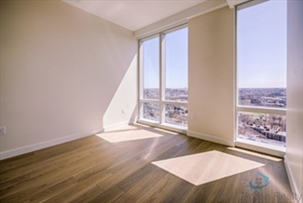 1 bed, 1 bath, 762 sqft, $4,300, Unit 24D