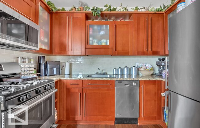30 85 VERNON BLVD