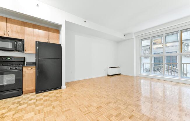 Studio, 1 bath, 480 sqft, $3,275, Unit 404