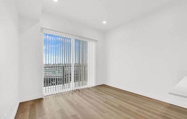 2 beds, 1 bath, $1,300, Unit 214