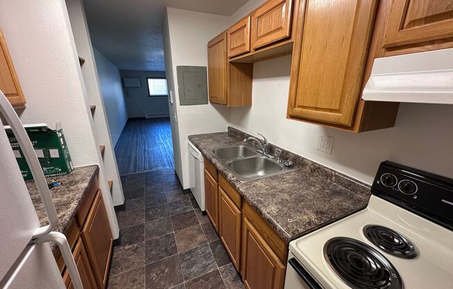 2 beds, 1 bath, 800 sqft, $925, Unit 108