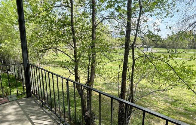 2 beds, 1 bath, 880 sqft, $1,199, Unit 09