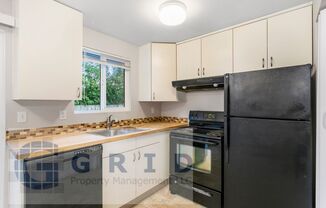 2 Bedroom Apartment Available w/ Private Yard Space!