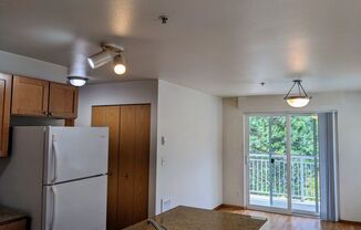 2 beds, 2 baths, 763 sqft, $1,750, Unit 611-208