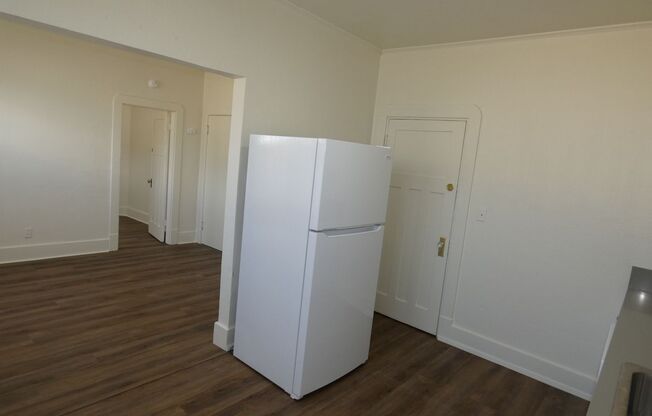 1 bed, 1 bath, $1,325, Unit Unit - 09