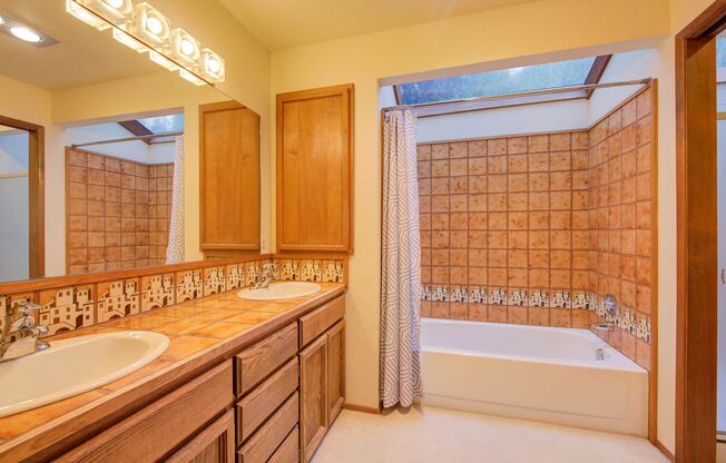3 beds, 2.5 baths, $3,700