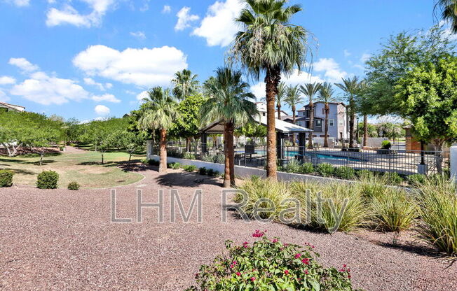 2210 E HUNTINGTON DR