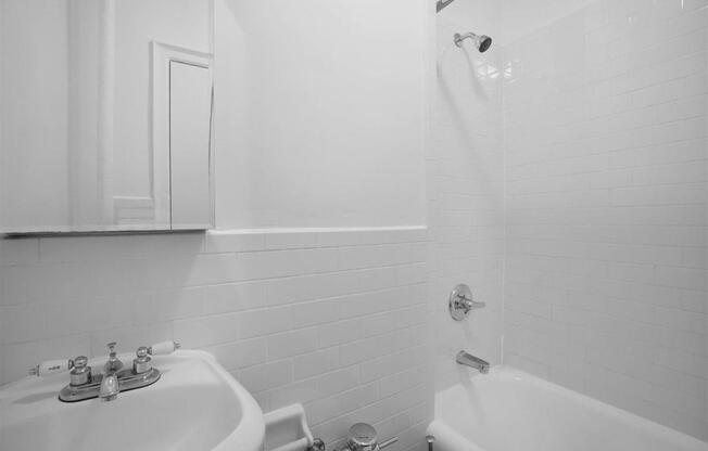 Studio, 1 bath, $3,400, Unit 1118