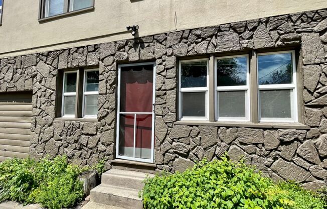 Don't Pass Up This Buckman Gem~ Quick Access to Big City Amenities~ Onsite Laundry~ Fur Babies Welcome!
