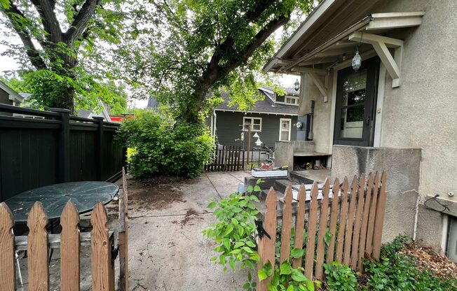 Cozy 1-Bedroom Basement Apartment in Old Town!