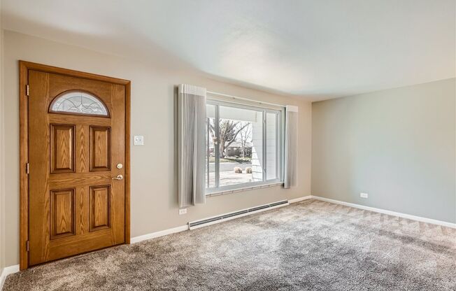 Beautiful 3-Bedroom Home in Denver – Available in August