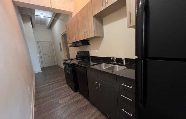 2 beds, 2 baths, 819 sqft, $1,600, Unit 211