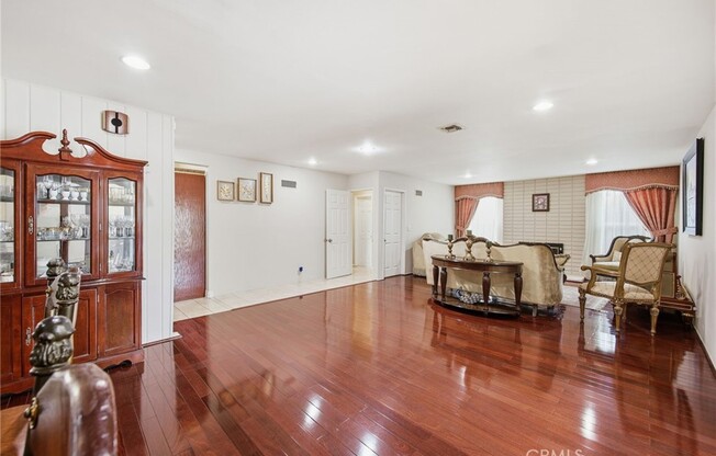 5 beds, 3.5 baths, 2,914 sqft, $5,500