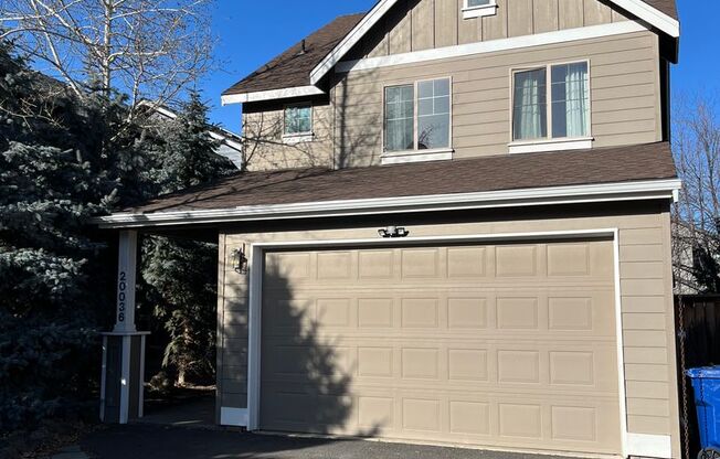 Quiet 3 Bed/2.5 Bath Home With Fenced Backyard - SW Bend