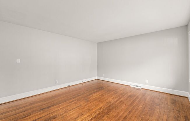 Cute 3-Bedroom Brick Ranch in Oakhurst!