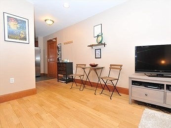 1 bed, 1 bath, 689 sqft, $2,600, Unit 11