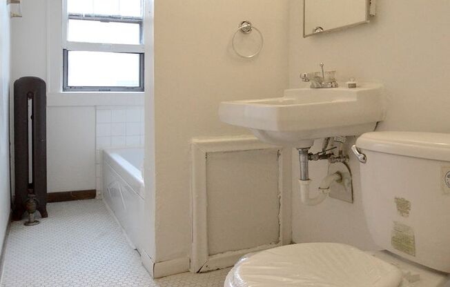 1 bed, 1 bath, 420 sqft, $955, Unit 7 - 34