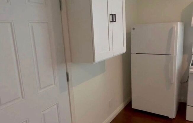 Newly Renovated & Bright Studio in Henderson - Utilities Included!