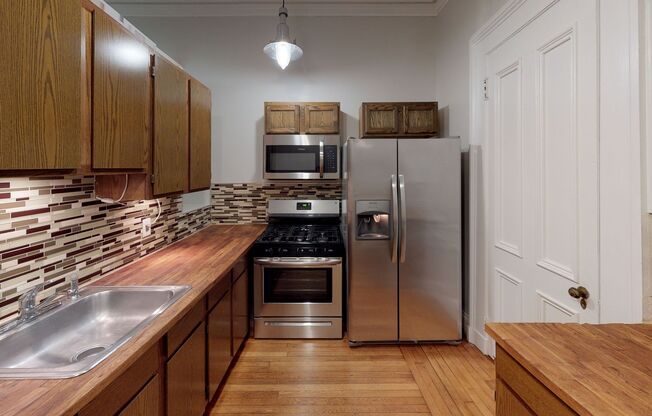Gorgeous 3-Bedroom Apartment in Wooster Square!
