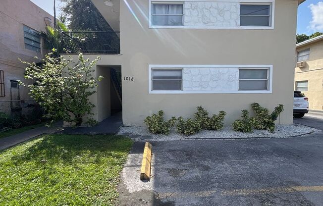 2 Bed/ 1 Bath -Central location - Parking