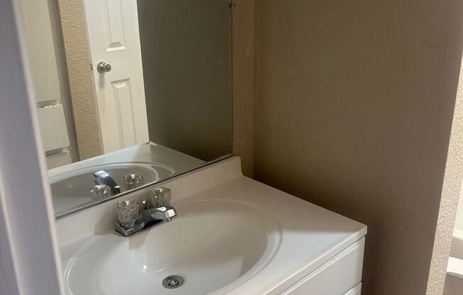 2 beds, 2 baths, 1,000 sqft, $1,725, Unit 3-1631-B
