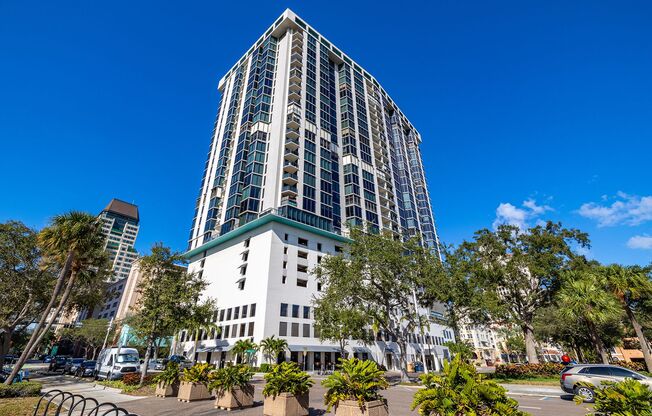 BAYFRONT TOWER | Highrise Condo in Downtown St. Pete with City Views