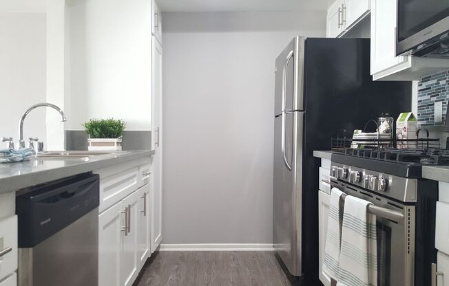 2 beds, 1.5 baths, 900 sqft, $3,115, Unit 8600-109