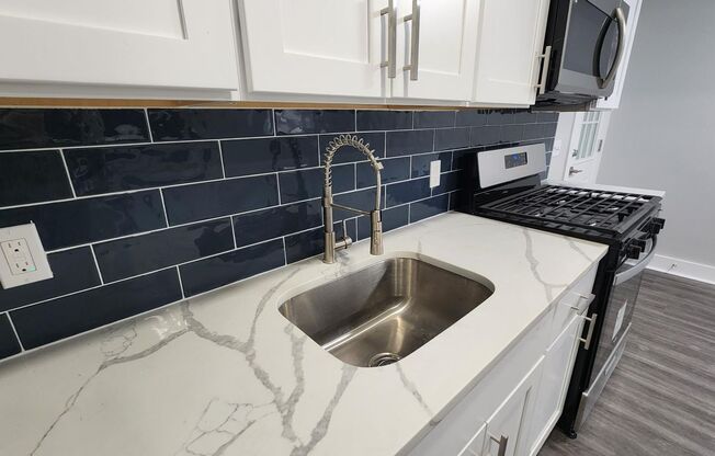 2 beds, 1 bath, 1,300 sqft, $2,395, Unit 225