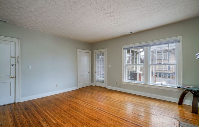 1 bed, 1 bath, $1,100, Unit 110.5 Wilber Ave