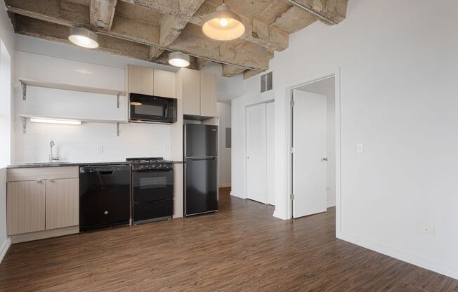 2 beds, 1 bath, 451 sqft, $2,500, Unit 1211