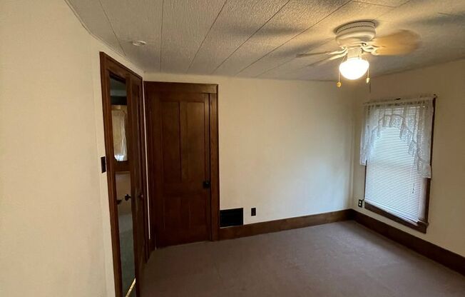 2 beds, 1 bath, $575, Unit Unit 3