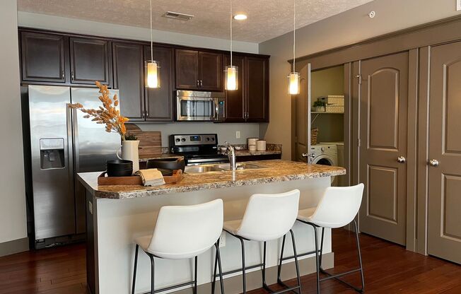 2 beds, 2 baths, 1,078 sqft, $1,595, Unit 1010 on the Lake - Two Bedrooms Lakeview Options