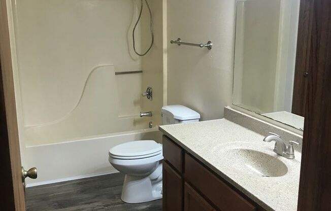 2 beds, 1.5 baths, 1,040 sqft, $1,800, Unit 3172-101