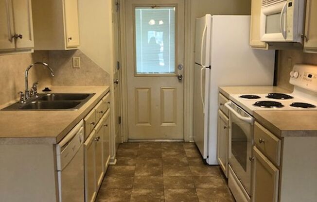 2 beds, 2 baths, 1,100 sqft, $950