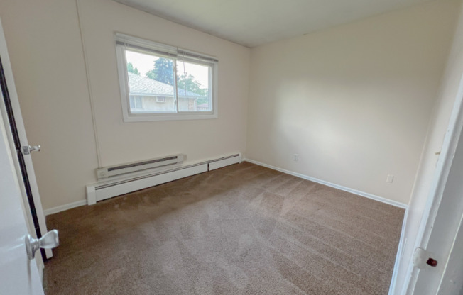 8813 18 AVE S