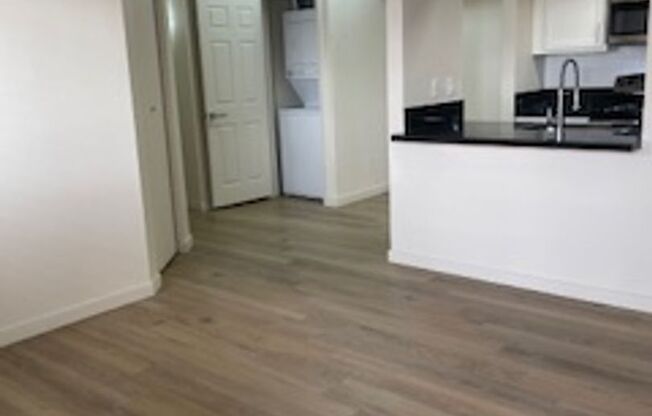 2 beds, 1 bath, 707 sqft, $1,239, Unit 7224