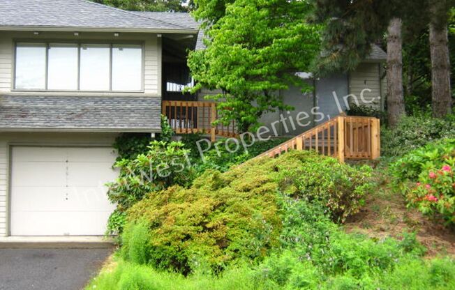 3 BR Townhome- Wonderful Privacy Deck in Beaverton with 1 Car Garage & A/C!