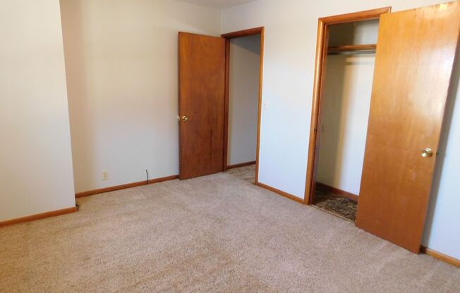 2 beds, 1 bath, $675