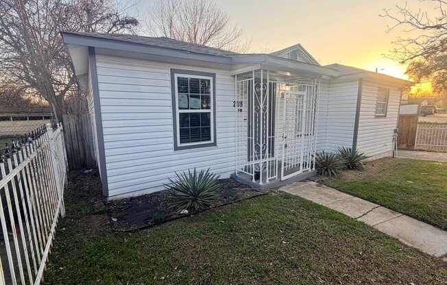 2118 BURNET