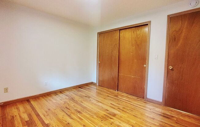 3 beds, 1 bath, $2,395