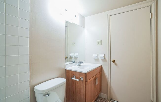 1 bed, 1 bath, 704 sqft, $1,450, Unit A12