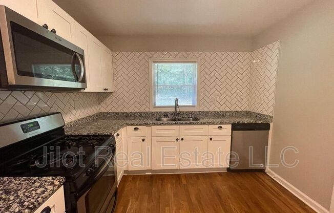 214 NAPOLEON DR SW